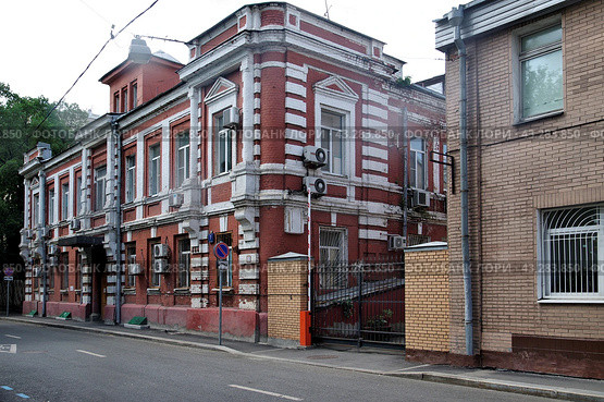 Москва. Хомутовский тупик, 7. Доходный дом В.А. Хлудова. Центральная поликлиника № 3 МВД России (2024 год). Редакционное фото, фотограф Илюхина Наталья / Фотобанк Лори