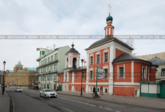 Москва, Храм Святителя Николая в Кленниках у метро Китай город (2017 год). Редакционное фото, фотограф Дмитрий Неумоин / Фотобанк Лори