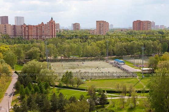 Москва. Летний вид на парк Дружбы (район Левобережный) (2021 год). Редакционное фото, фотограф Сергей Крамарев / Фотобанк Лори