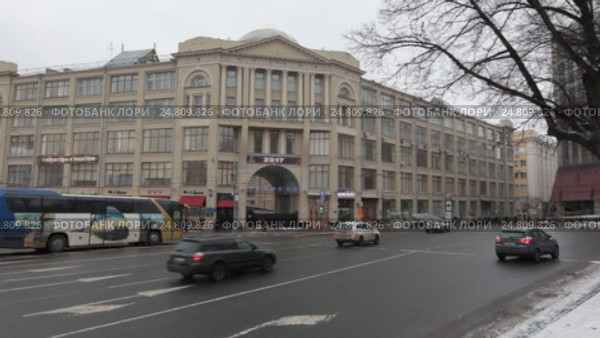 Москва, панорама дома на Славянской площади зимой (2017 год). Редакционное видео, видеограф Дмитрий Неумоин / Фотобанк Лори