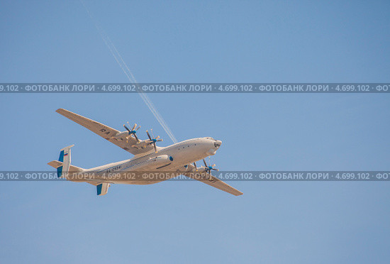 Москва. Парад Победы.  Ан-22 "Антей" - советский тяжелый турбовинтовой транспортный самолет (2013 год). Редакционное фото, фотограф Литвяк Игорь / Фотобанк Лори