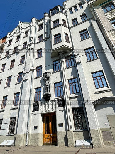Москва, переулок Гусятников, 11. Доходный дом М. О. Эпштейна. 1912 год постройки, архитектор В. Е. Дубовской (2021 год). Стоковое фото, фотограф Овчинникова Ирина / Фотобанк Лори