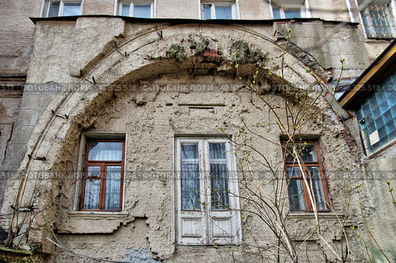 Москва, Подсосенский переулок, дом 21, строение 3. Флигель с оранжереей особняка Морозовых. Фрагмент здания - балкон, выходивший в сад (2023 год). Стоковое фото, фотограф Илюхина Наталья / Фотобанк Лори