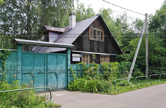 Москва, поселок художников Сокол. Улица Брюллова, дом 12 (2016 год). Стоковое фото, фотограф Илюхина Наталья / Фотобанк Лори