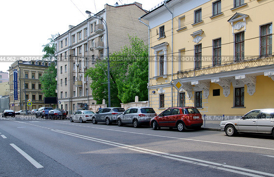 Москва. Пречистенка, четная сторона улицы (2013 год). Редакционное фото, фотограф Илюхина Наталья / Фотобанк Лори