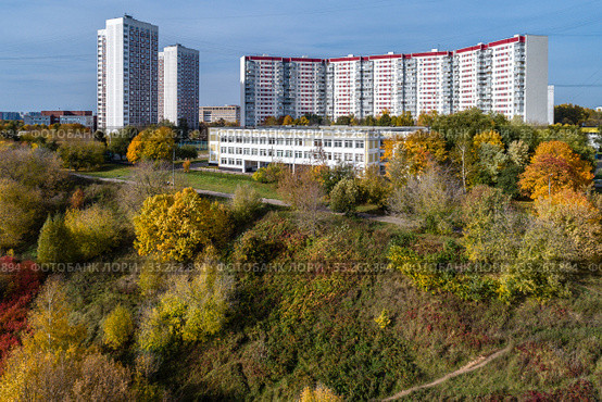 Москва, Природно-исторический парк "Тушинский", "Сходненский ковш",бульвар Яна Райниса (2019 год). Редакционное фото, фотограф glokaya_kuzdra / Фотобанк Лори