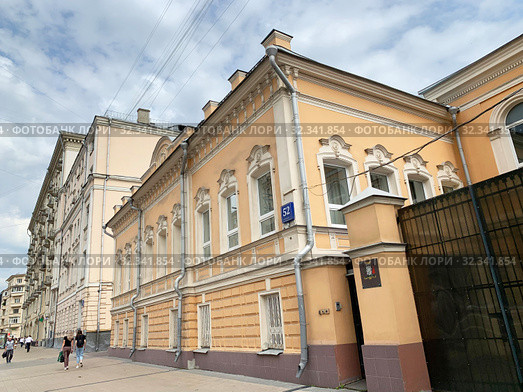 Москва, проспект Мира, дом 52, памятник архитектуры — особняк И. Д., Н. К., С. К. и А. К. Баевых со службами (1910, архитекторы — И. С. Кузнецов и В. И. Чагин). Здание занимает посольство Замбии в России (2019 год). Редакционное фото, фотограф Овчинникова Ирина / Фотобанк Лори