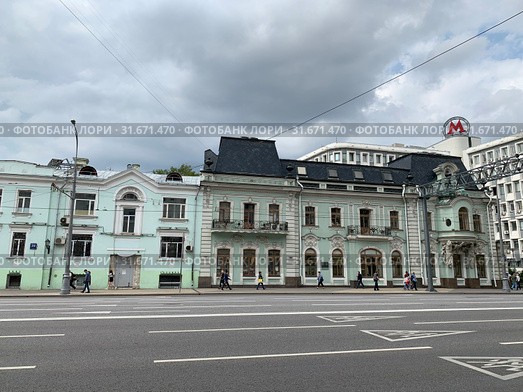 Москва, проспект Мира, дома 39, 41. Доходный дом П. П. Золотова и городская усадьба Е.А. Зарина Н.С. Долгорукова Н.В., Кузнецовой. Памятники архитектуры (2019 год). Редакционное фото, фотограф Овчинникова Ирина / Фотобанк Лори