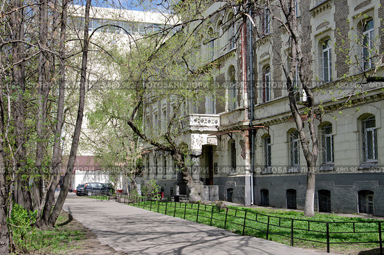 Москва Шаболовка, 33. Нечаевская богадельня. В настоящее время - Федеральная служба по надзору в сфере образования и науки (2012 год). Стоковое фото, фотограф Илюхина Наталья / Фотобанк Лори