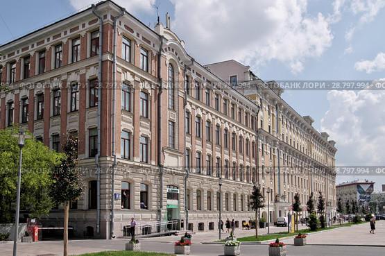 Москва. Смоленский бульвар, дома 4 и 2/40 (2018 год). Редакционное фото, фотограф Илюхина Наталья / Фотобанк Лори