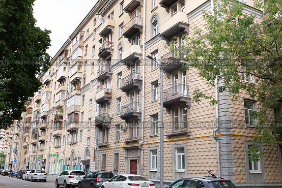 Москва, улица Алабяна, дом 10 . Район Сокол, Москва (2024 год). Редакционное фото, фотограф Evgenia Shevardina / Фотобанк Лори