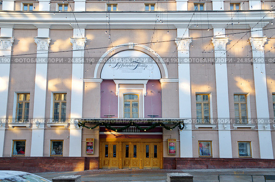 Москва, улица Большая Дмитровка, 17. Московский музыкальный театр им. К.С. Станиславского и В.И. Немировича-Данченко (2016 год). Редакционное фото, фотограф Елена Коромыслова / Фотобанк Лори