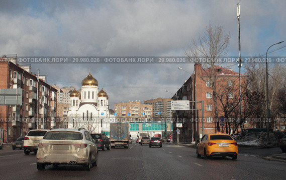 Москва, улица Боженко и храм святого праведного Иоанна Русского (2019 год). Редакционное фото, фотограф Дмитрий Неумоин / Фотобанк Лори