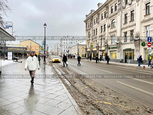 Москва, улица Покровка, дом 19 осенью в пасмурную погоду. Доходный дом Федора Рахманова, 1898-1899 гг. (2022 год). Редакционное фото, фотограф Овчинникова Ирина / Фотобанк Лори