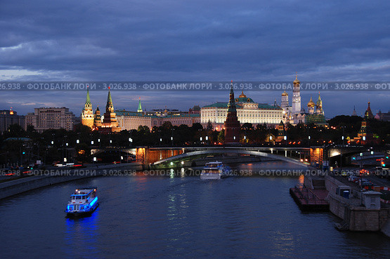 Москва. Вечерний вид на Кремль и Большой Каменный мост (2011 год). Редакционное фото, фотограф lana1501 / Фотобанк Лори