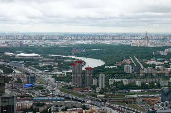 Москва. Вид на город со смотровой площадки в Московском международном деловом центре "Москва-сити" (2022 год). Стоковое фото, фотограф Сергей Фадеичев / ТАСС / Фотобанк Лори