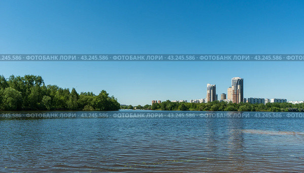 Москва. Вид на здания района Строгино со стороны Тушино (2024 год). Стоковое фото, фотограф Александр К / Фотобанк Лори