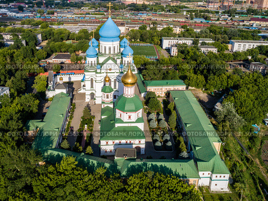 Москва, вид сверху на Николо-Перервинский монастырь (2019 год). Редакционное фото, фотограф glokaya_kuzdra / Фотобанк Лори