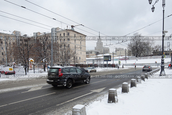 Москва, зимняя Новорязанская улица (2016 год). Редакционное фото, фотограф Дмитрий Неумоин / Фотобанк Лори