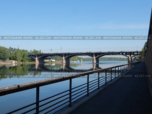 Мост через абаканскую протоку, река Енисей, город Красноярск (2023 год). Стоковое фото, фотограф Сергей  Овчинников / Фотобанк Лори