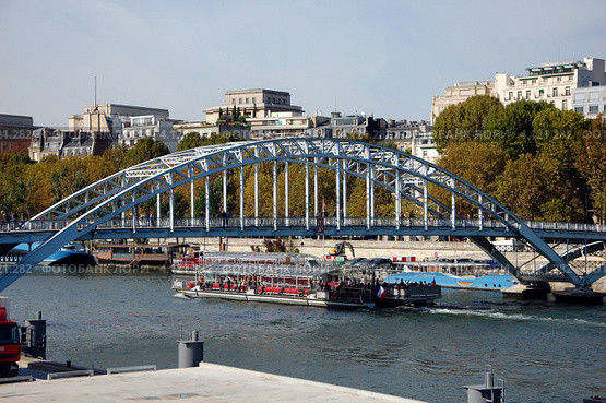 Мост Дебийи (Passerelle Debilly). Париж, Франция (2012 год). Редакционное фото, фотограф Светлана Колобова / Фотобанк Лори