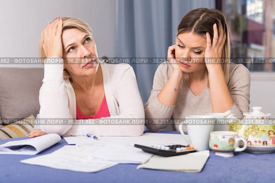 mother and her adult daughter with financial problems. Стоковое фото, фотограф Яков Филимонов / Фотобанк Лори