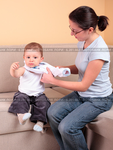 Mother (nanny) dressing up little boy. Стоковое фото, агентство BE&W Photo / Фотобанк Лори