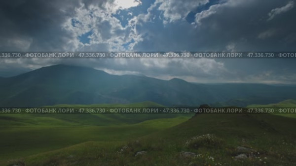 Mountain landscape with sun rays. Стоковое видео, видеограф Михаил Коханчиков / Фотобанк Лори