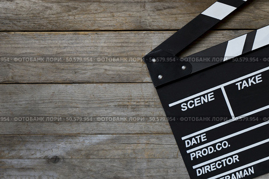 movie clapper on wood table. Стоковое фото, агентство Ingram Publishing / Фотобанк Лори