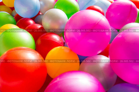 Multicolored plastic balls. Стоковое фото, фотограф Олег Шеломенцев / Фотобанк Лори