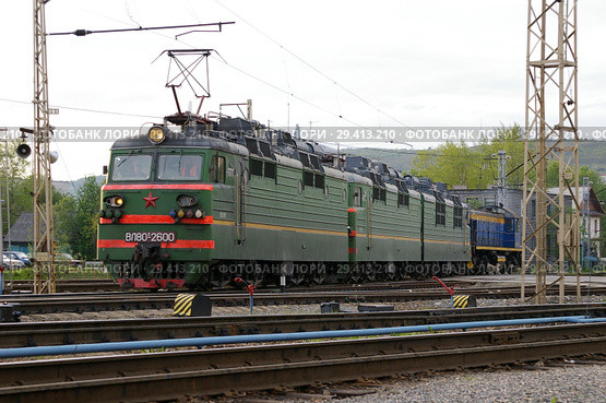 Мурманск. Электровоз грузовой переменного тока ВЛ80с-2600/2216 на станции Мурманск Октябрьской железной дороги (2007 год). Редакционное фото, фотограф Дмитрий Щукин / Фотобанк Лори