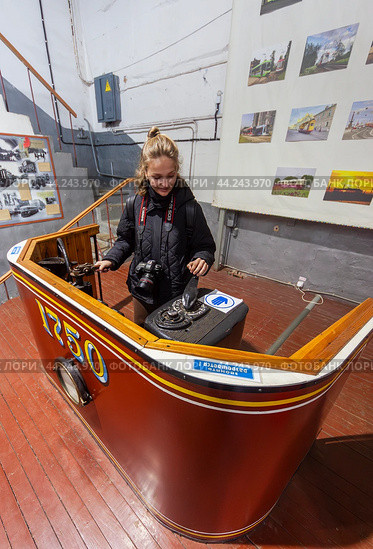 Museum of Electric Transport of Saint Petersburg, Woman in a tram cabin. (2023 год). Редакционное фото, фотограф Станислав Типляшин / Фотобанк Лори
