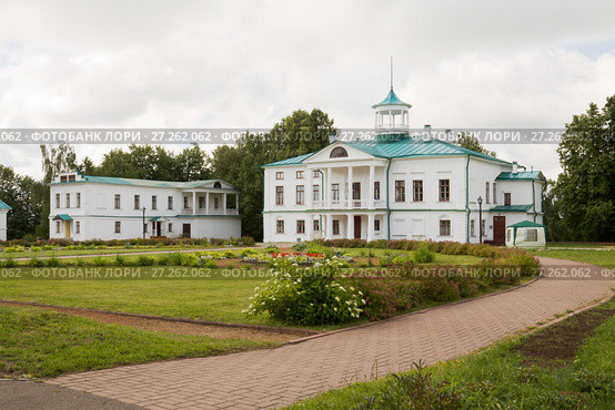 Музей-усадьба поэта Н.А. Некрасова "Карабиха" (2014 год). Редакционное фото, фотограф Солодовникова Елена / Фотобанк Лори
