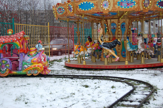 На детской площадке (2011 год). Редакционное фото, фотограф Барская Елена Николаевна / Фотобанк Лори