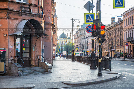 На улице Пестеля в Санкт-Петербурге. on Pestel Street in St. Petersburg (2018 год). Редакционное фото, фотограф Baturina Yuliya / Фотобанк Лори