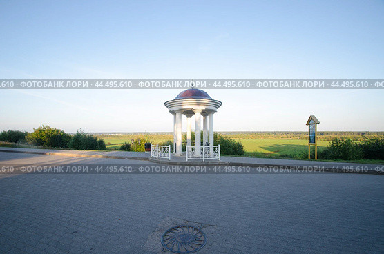 Набережная в городе Вельск. Ротонда (2024 год). Стоковое фото, фотограф Яковлев Сергей / Фотобанк Лори