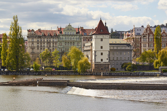 Набережная Влтавы в Праге, Чехия (2014 год). Стоковое фото, фотограф Хименков Николай / Фотобанк Лори