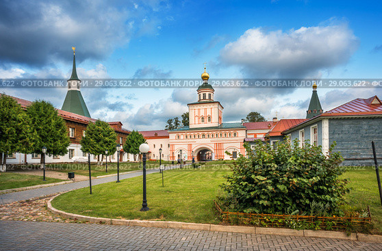 Надвратная церковь Gate Church of the Iversky Monastery (2018 год). Стоковое фото, фотограф Baturina Yuliya / Фотобанк Лори