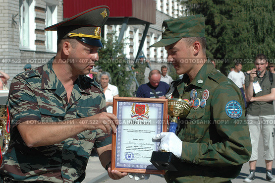 Награда капитану команды  Байконура (2008 год). Редакционное фото, фотограф Юрий Шпинат / Фотобанк Лори