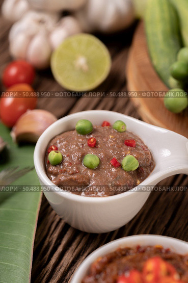 Nam phrik kapi  with Chili and Lemon on wooden floor. Стоковое фото, агентство Ingram Publishing / Фотобанк Лори