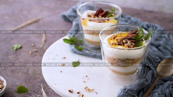 Natas do Ceu is a traditional Portuguese dessert to be eaten with a spoon. Стоковое фото, агентство Ingram Publishing / Фотобанк Лори