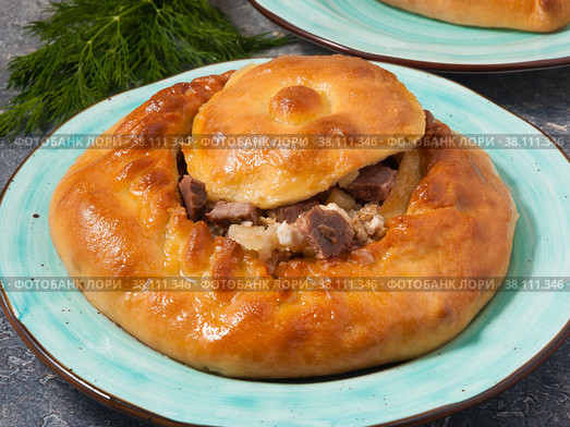 national Tatar pie Zur balish with meat and potatoes. Стоковое фото, фотограф Дмитрий Ульянов / Фотобанк Лори