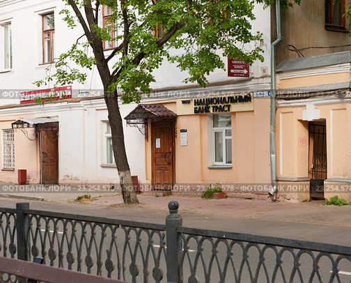 Национальный банк «Траст». Проспект Мира. Город Кострома. Россия (2016 год). Редакционное фото, фотограф E. O. / Фотобанк Лори