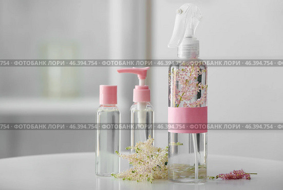 Natural air freshener and essential oil on table in room. Стоковое фото, фотограф Pixel_shot / Фотобанк Лори