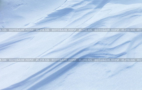Natural winter texture of snow white crust on frozen Baikal Lake in cold day. Abstract white and blue snowy textured background in form of frozen waves. Blank, copy space, mock up, flat lay, top view. Стоковое фото, фотограф Виктория Катьянова / Фотобанк Лори