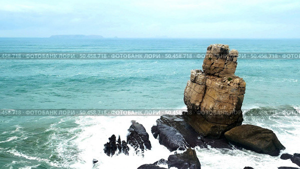 Nau dos Corvos in the Carvoeiro Cape, Peniche, Portugal. Стоковое фото, агентство Ingram Publishing / Фотобанк Лори