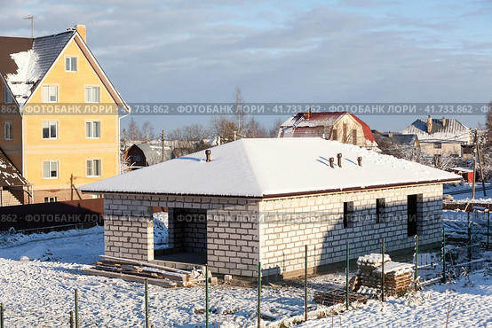 Недостроенный коттедж из газоблоков в зимнее время года. Стоковое фото, фотограф Кекяляйнен Андрей / Фотобанк Лори