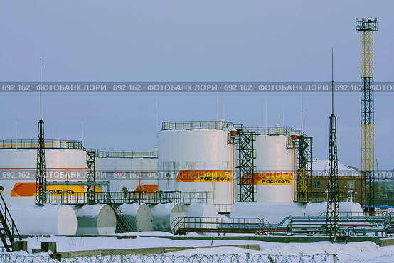 Нефтехранилище, "Роснефть" (2009 год). Редакционное фото, фотограф Михаил Митин / Фотобанк Лори