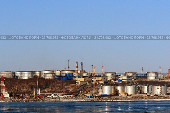 Нефтеналивная база в порту Ванино (2016 год). Стоковое фото, фотограф Василий Князев / Фотобанк Лори