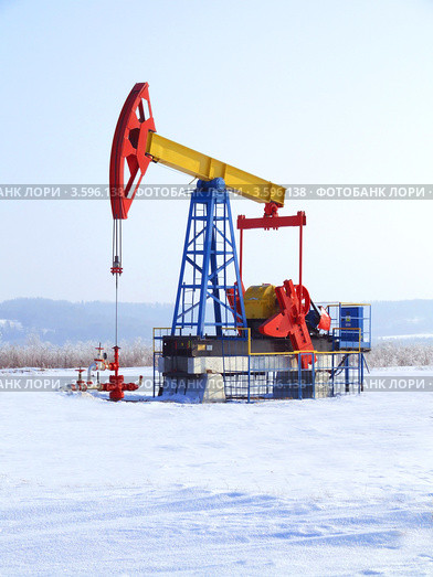 Нефтяной насос зимой. Стоковое фото, фотограф Григорий Иваньков / Фотобанк Лори